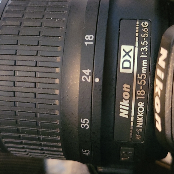 Nikon D5100 Bundle w 2 Lenses & Bag - Picture 3 of 7